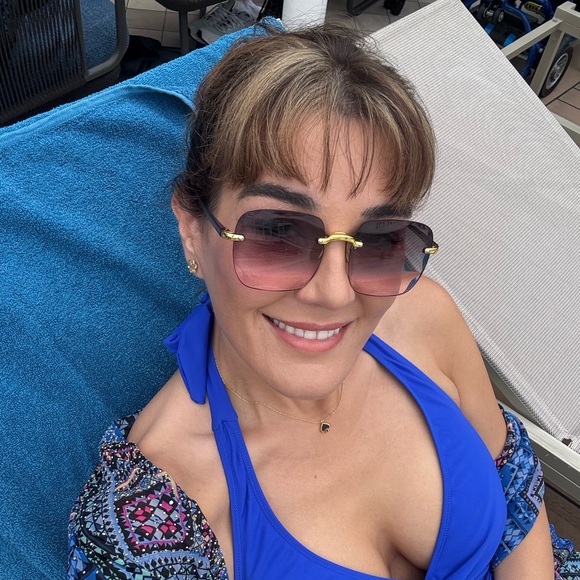 Meet your Posher, Jamie - Picture 2 of 3